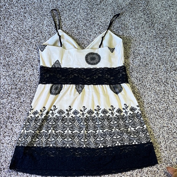 White House Black Market Sleeveless Paisley & Floral Print Camisole Top - Picture 4 of 7